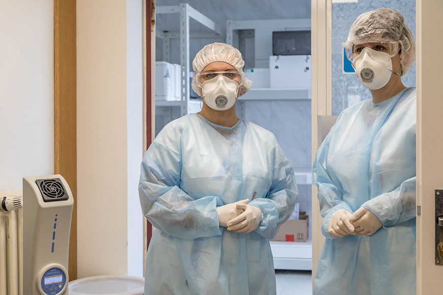 Laboratoř nemocnice zdvojnásobila kapacitu na vyšetření koronaviru